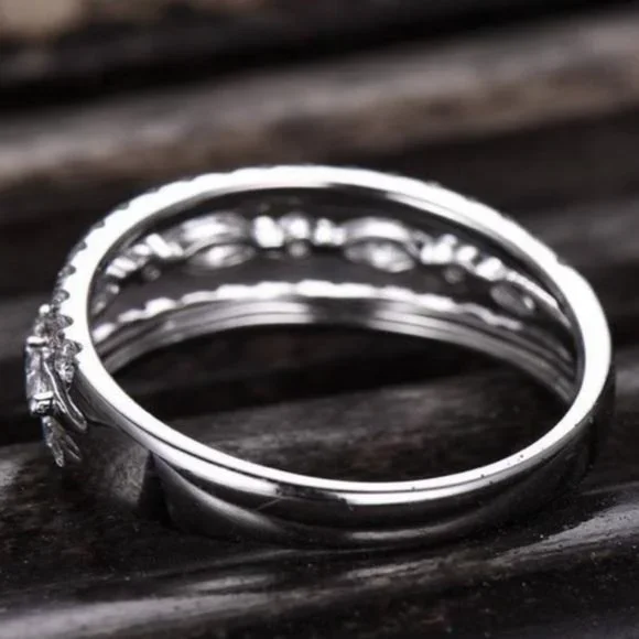 NEW 4.1 CT STERLING SILVER DIAMOND HALO RING, CUTE RING, SHINY RING. - Picture 3 of 4